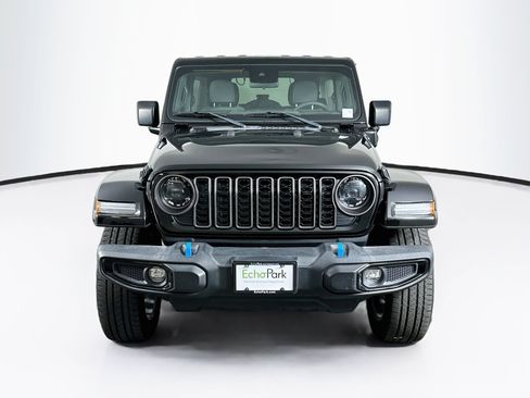 Used 2024 Jeep Wrangler Unlimited w/ LED Headlamp & Fog Lamp Group AWD/4WD image 2