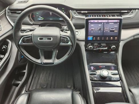 Used 2022 Jeep Grand Cherokee Overland w/ Advanced Protech Group III AWD/4WD image 27