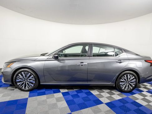 Used 2024 Nissan Altima 2.5 SV FWD image 9