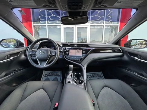 Used 2019 Toyota Camry LE image 9