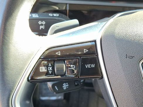 Used 2024 Audi Q8 e-tron Premium Plus image 22