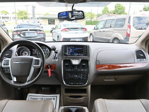 Used 2014 Chrysler Town & Country Touring FWD image 26