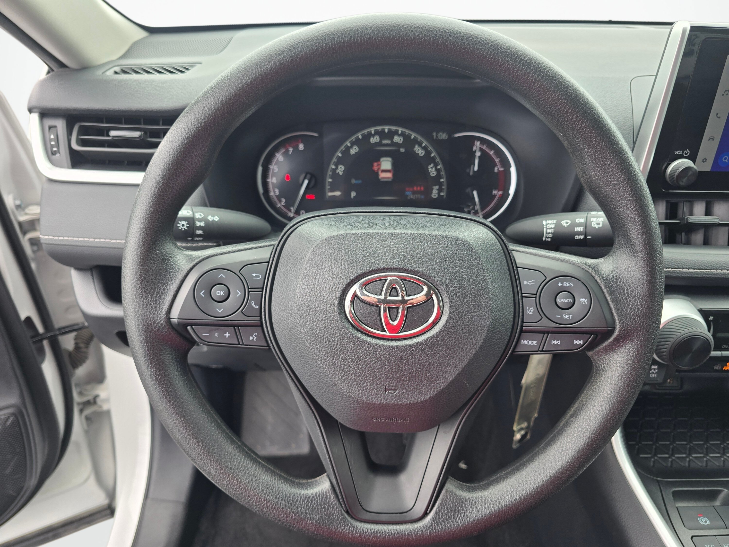 Used 2025 Toyota RAV4 LE AWD/4WD image 13