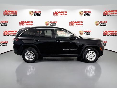 Used 2023 Jeep Grand Cherokee Laredo w/ Luxury Tech Group I AWD/4WD image 17