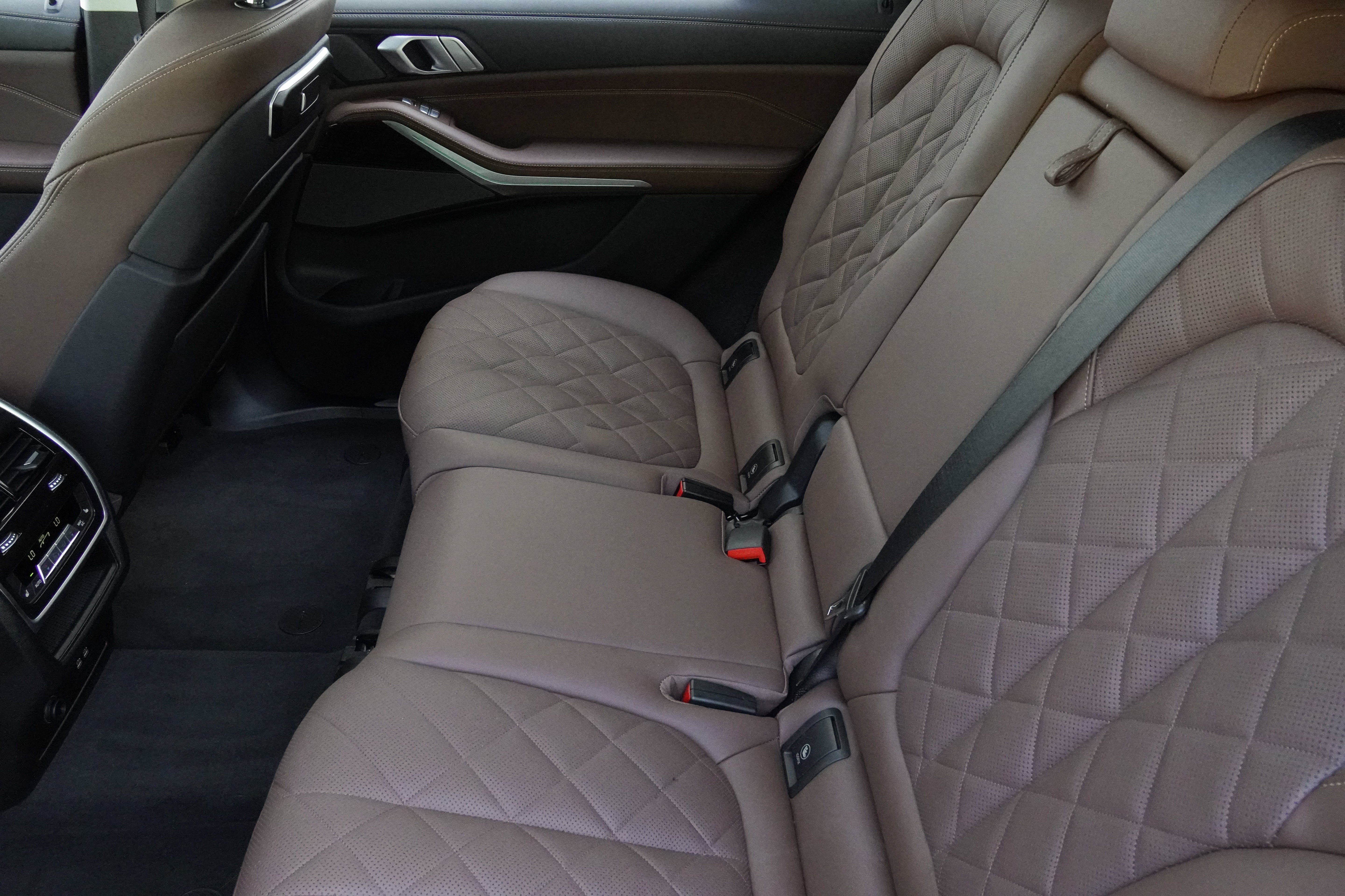 Certified 2024 BMW X7 xDrive40i w/ Premium Package AWD/4WD image 34
