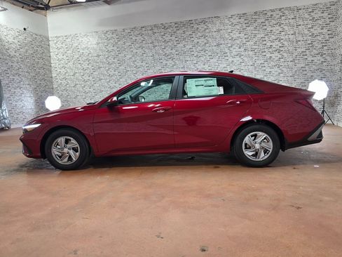 New 2026 Hyundai Elantra SE image 4