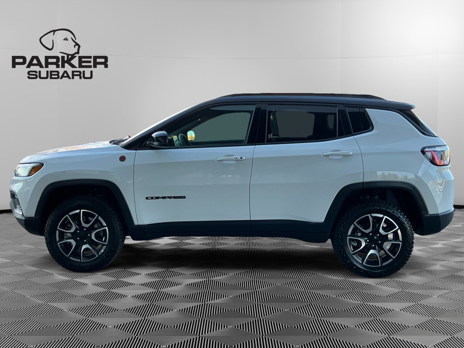Used 2024 Jeep Compass Trailhawk AWD/4WD image 2