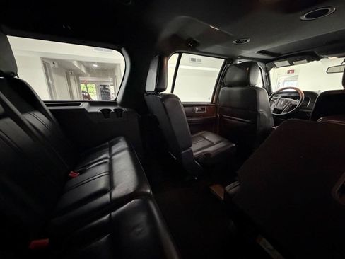 Used 2017 Lincoln Navigator L Select AWD/4WD image 9