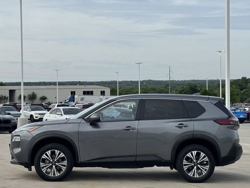 Used 2023 Nissan Rogue SV AWD/4WD image 3
