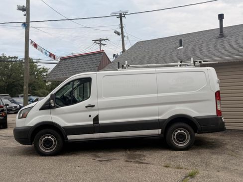 Used 2015 Ford Transit 250 130 Low Roof RWD image 3
