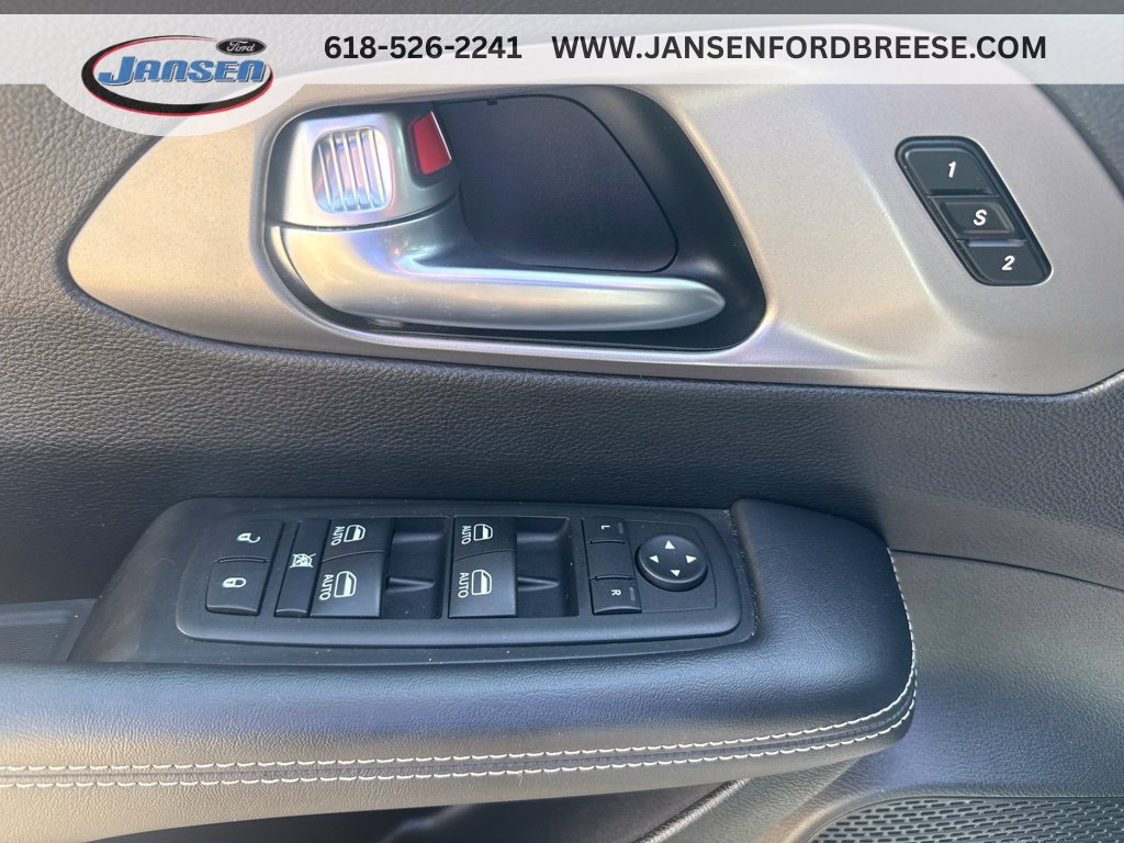 Used 2025 Chrysler Pacifica Select FWD image 11