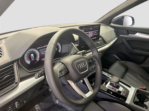 Certified 2025 Audi Q5 2.0T Premium image 9