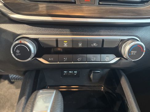 Used 2024 Nissan Altima 2.5 SV image 27