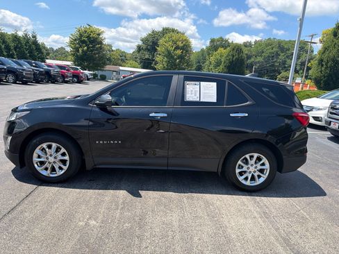 Used 2021 Chevrolet Equinox LS w/ LS Convenience Package FWD image 2