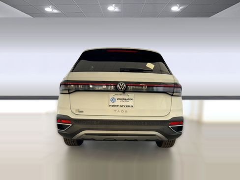 New 2026 Volkswagen Taos SE image 10