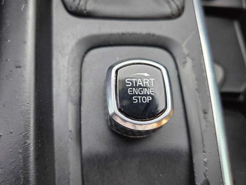 Used 2018 Volvo XC60 T5 Momentum w/ Vision Package AWD/4WD image 27