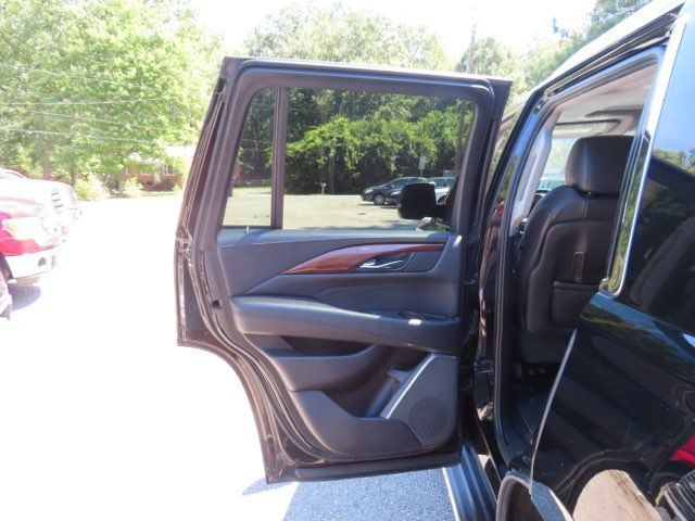 Used 2019 Cadillac Escalade Luxury AWD/4WD image 13