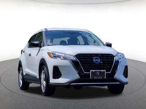 Used 2023 Nissan Kicks S FWD image 3