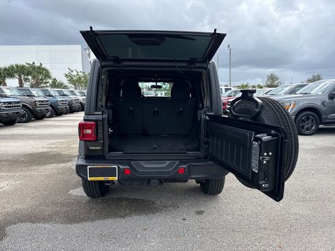 Used 2021 Jeep Wrangler Unlimited Sport image 25