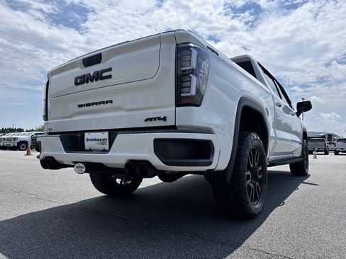 Used 2023 GMC Sierra 1500 AT4 w/ AT4 Premium Package AWD/4WD image 10