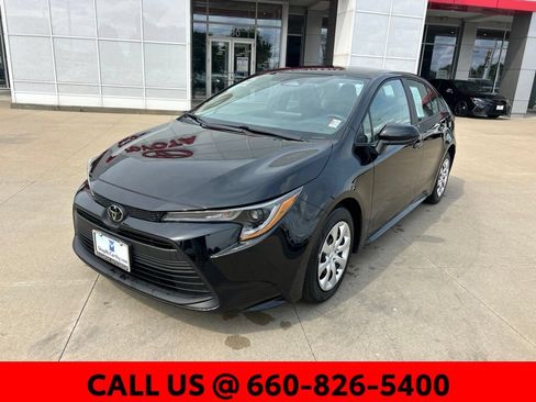 Used 2026 Toyota Corolla LE FWD image 2