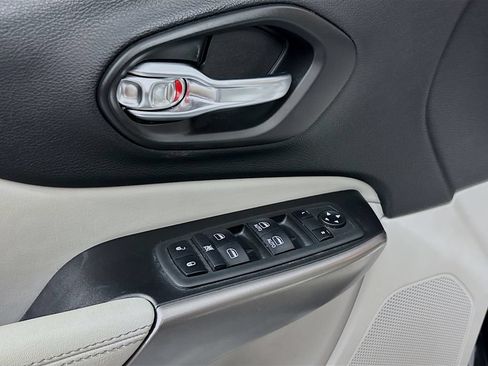 Used 2020 Jeep Cherokee Latitude Plus FWD image 18