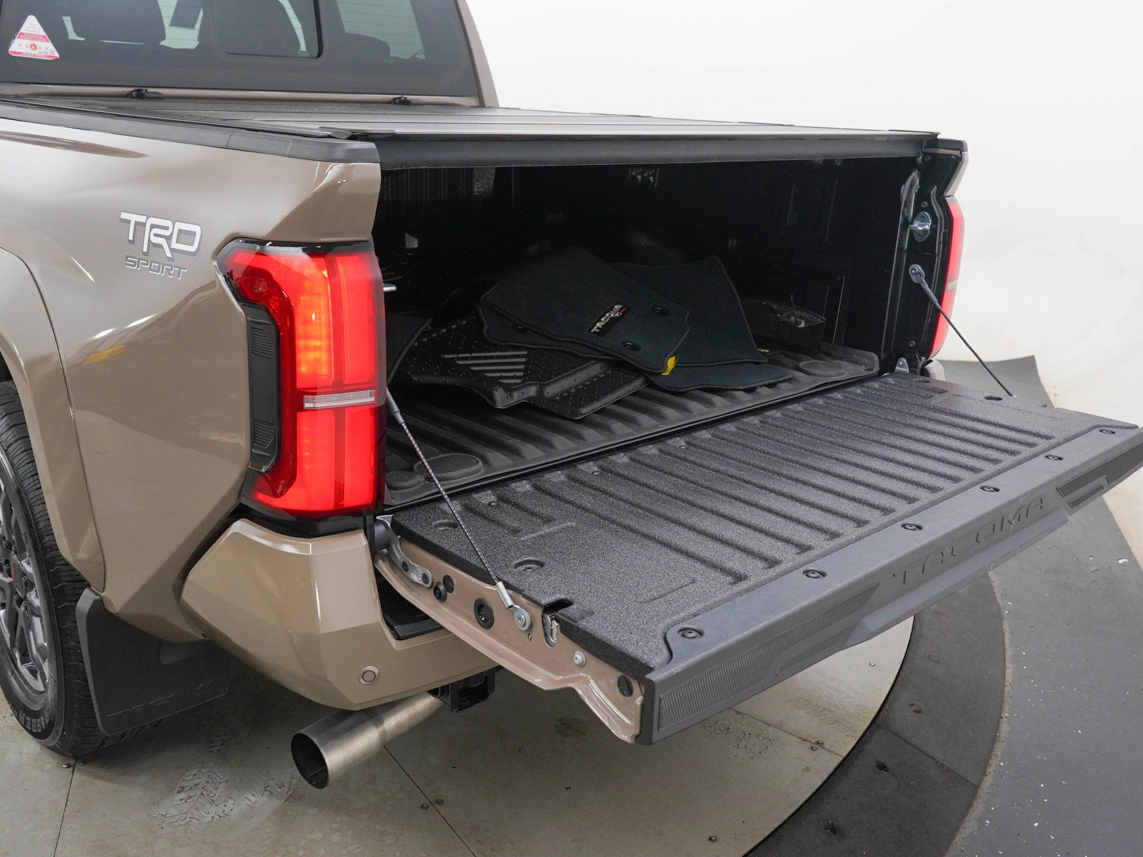 Used 2026 Toyota Tacoma TRD Sport w/ TRD Sport Upgrade Package AWD/4WD image 9