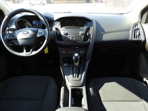 Used 2016 Ford Focus SE FWD image 19
