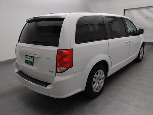 Used 2018 Dodge Grand Caravan SE w/ UConnect Hands-Free Group image 9