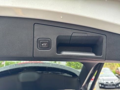 Used 2019 Cadillac XT4 Premium Luxury w/ Cold Weather Package AWD/4WD image 20