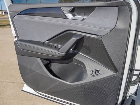 New 2026 Volkswagen Tiguan SE R-Line image 15