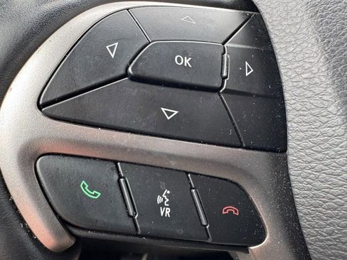 Used 2020 Jeep Grand Cherokee Altitude image 16