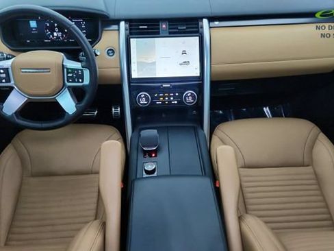 Used 2024 Land Rover Discovery Metropolitan Edition AWD/4WD image 49