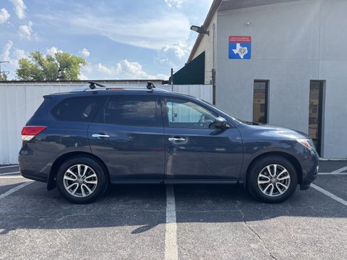 Used 2015 Nissan Pathfinder SV w/ Trailer Tow Package image 5