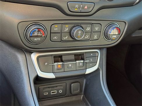Used 2022 GMC Terrain SLT w/ Infotainment Package II image 22