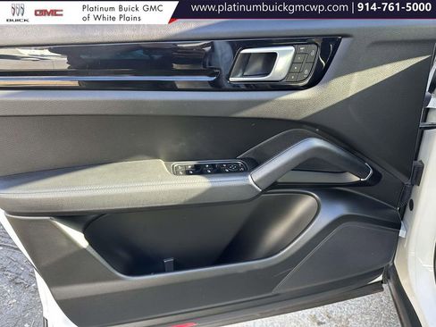 Used 2023 Porsche Cayenne Platinum Edition image 19