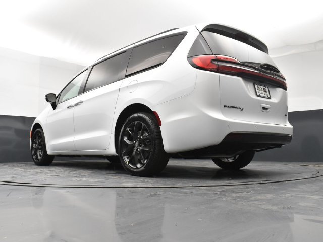 New 2026 Chrysler Pacifica Select w/ S Appearance Package AWD/4WD image 22