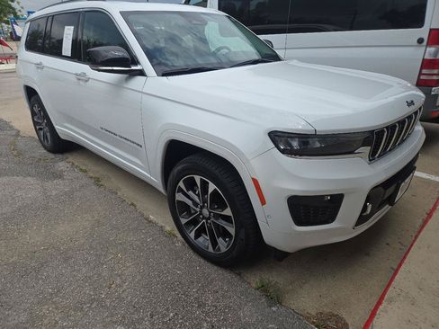 Used 2021 Jeep Grand Cherokee L Overland w/ Advanced Protech Group III RWD image 3