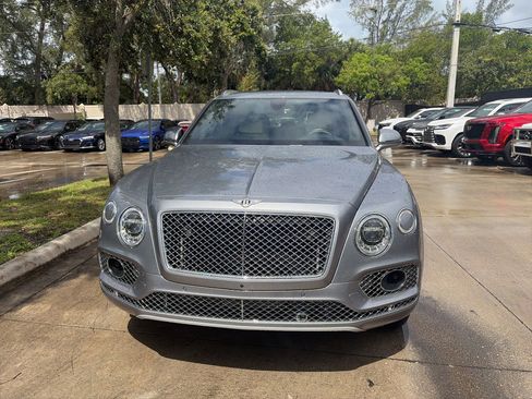 Used 2018 Bentley Bentayga AWD/4WD image 1