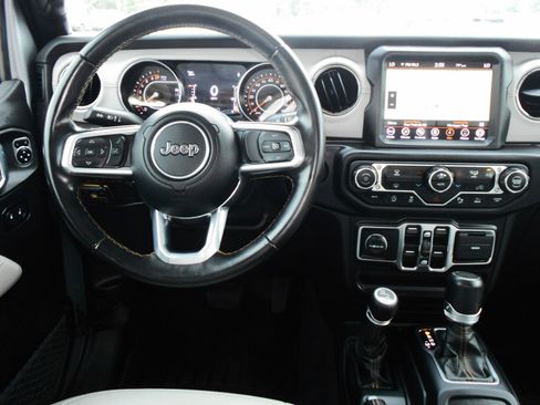 Certified 2021 Jeep Gladiator Overland AWD/4WD image 4