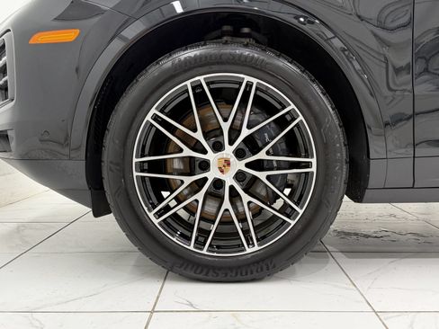 Certified 2026 Porsche Cayenne AWD/4WD image 16