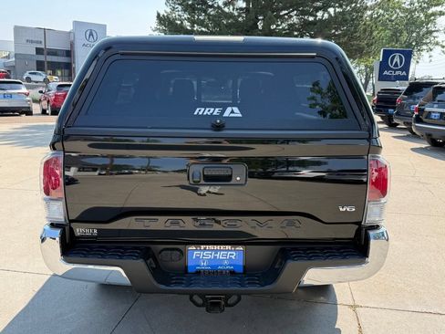 Used 2021 Toyota Tacoma TRD Off-Road AWD/4WD image 5