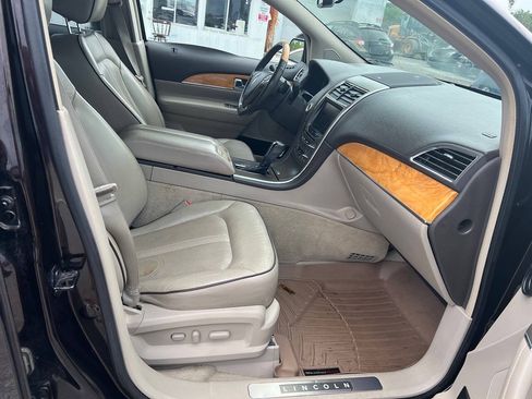 Used 2013 Lincoln MKX AWD image 4