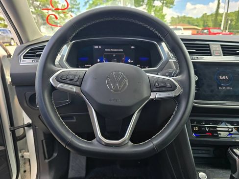 Used 2022 Volkswagen Tiguan SE AWD/4WD image 15