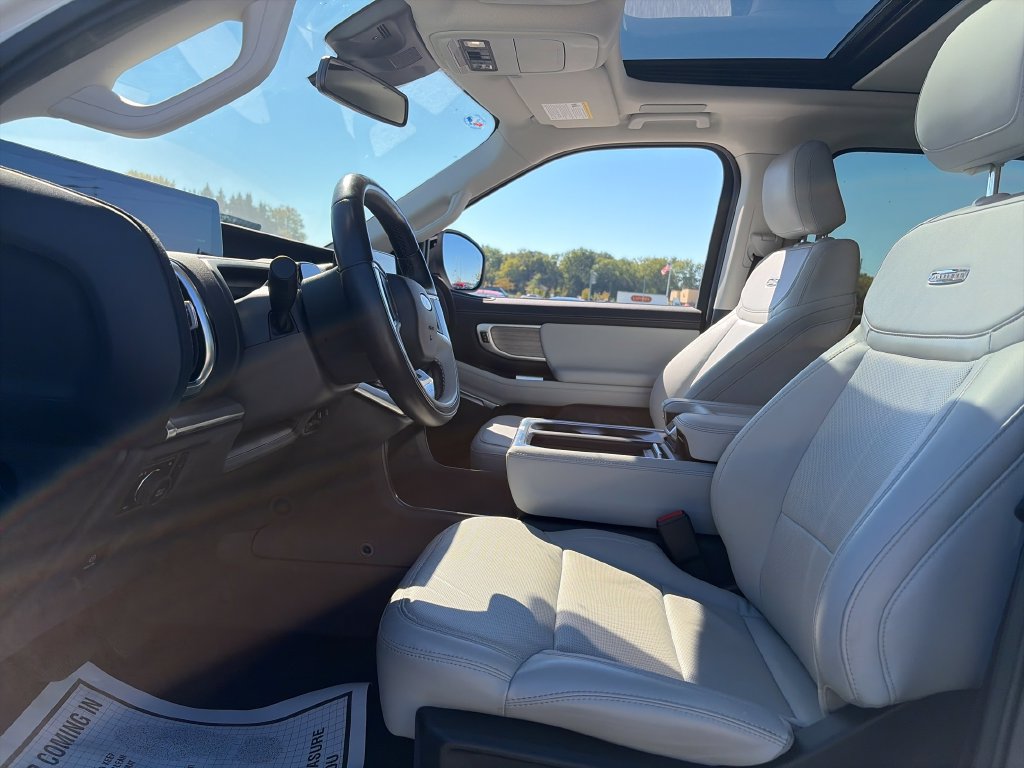 Used 2025 Ford Expedition Max Platinum w/ Driver's Package AWD/4WD image 17