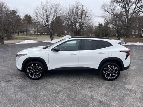 Used 2025 Chevrolet Trax RS w/ Driver Confidence Package image 8