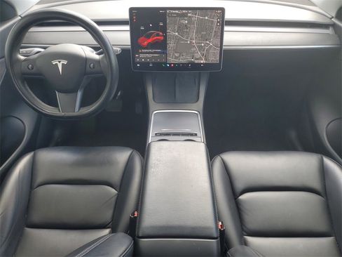Used 2021 Tesla Model Y Long Range image 11