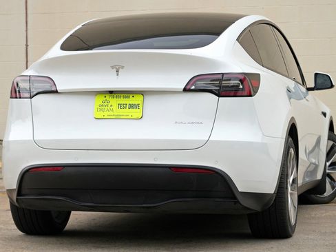 Used 2022 Tesla Model Y Long Range AWD/4WD image 5