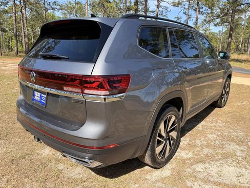 Used 2024 Volkswagen Atlas SE AWD/4WD image 5