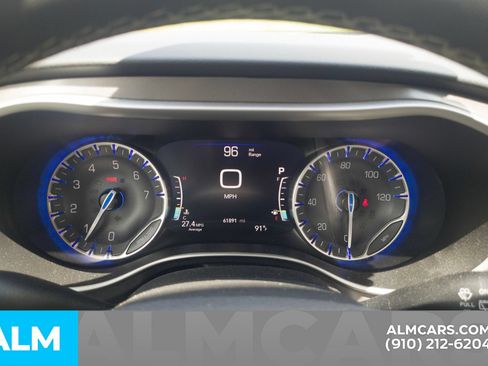 Used 2024 Chrysler Pacifica Touring-L FWD image 12